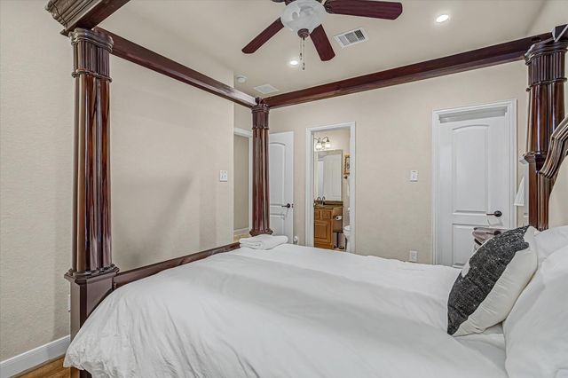 102 N Victoriana Circle, Spring, TX 77389