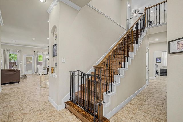 102 N Victoriana Circle, Spring, TX 77389