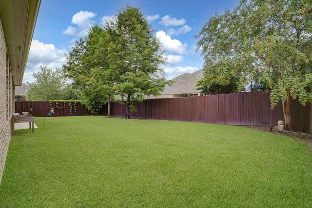 102 N Victoriana Circle, Spring, TX 77389