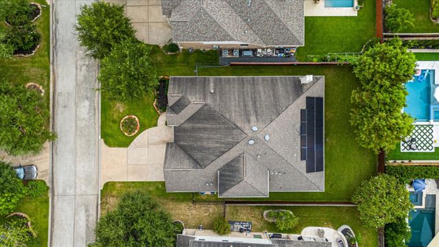 102 N Victoriana Circle, Spring, TX 77389