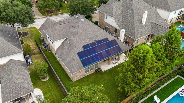 102 N Victoriana Circle, Spring, TX 77389