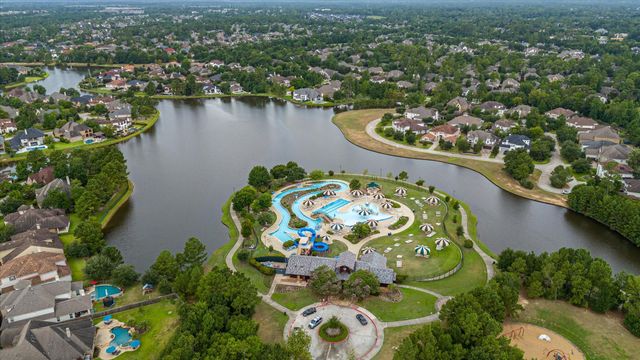 102 N Victoriana Circle, Spring, TX 77389