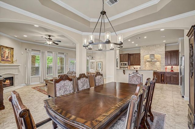 102 N Victoriana Circle, Spring, TX 77389
