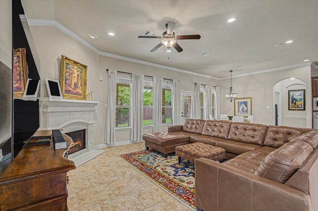 102 N Victoriana Circle, Spring, TX 77389