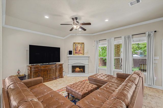 102 N Victoriana Circle, Spring, TX 77389
