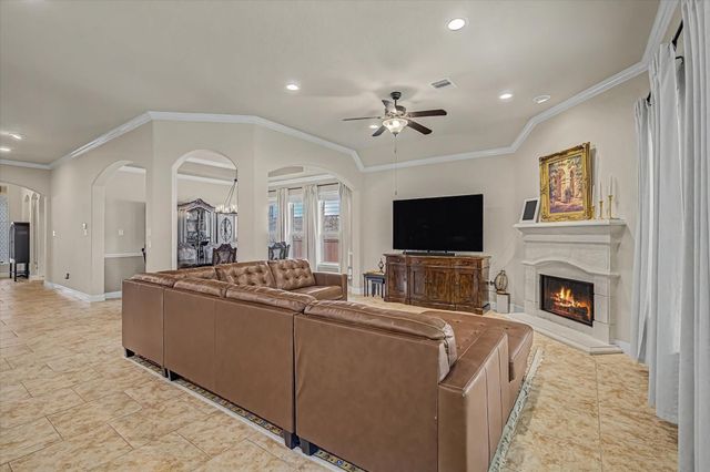 102 N Victoriana Circle, Spring, TX 77389