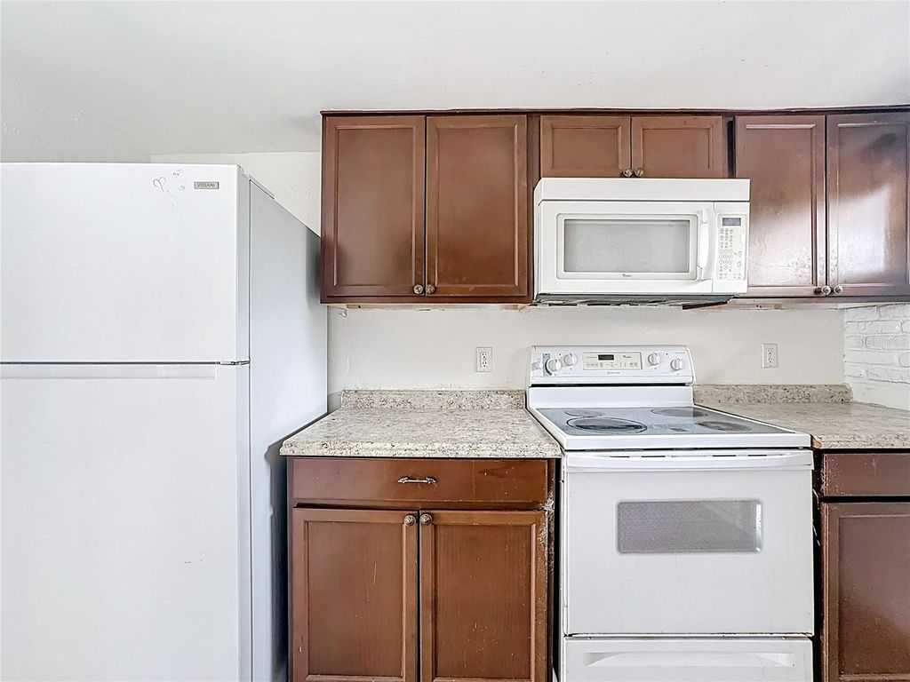 Image 11 of property listing at 3968 CRAYRICH CIRCLE C3, Orlando, FL 32839