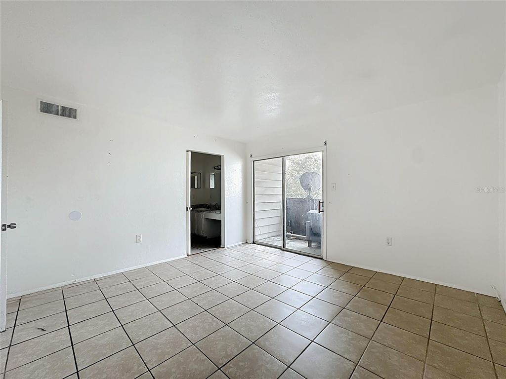 Image 23 of property listing at 3968 CRAYRICH CIRCLE C3, Orlando, FL 32839