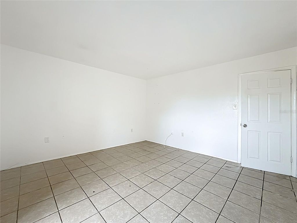 Image 25 of property listing at 3968 CRAYRICH CIRCLE C3, Orlando, FL 32839