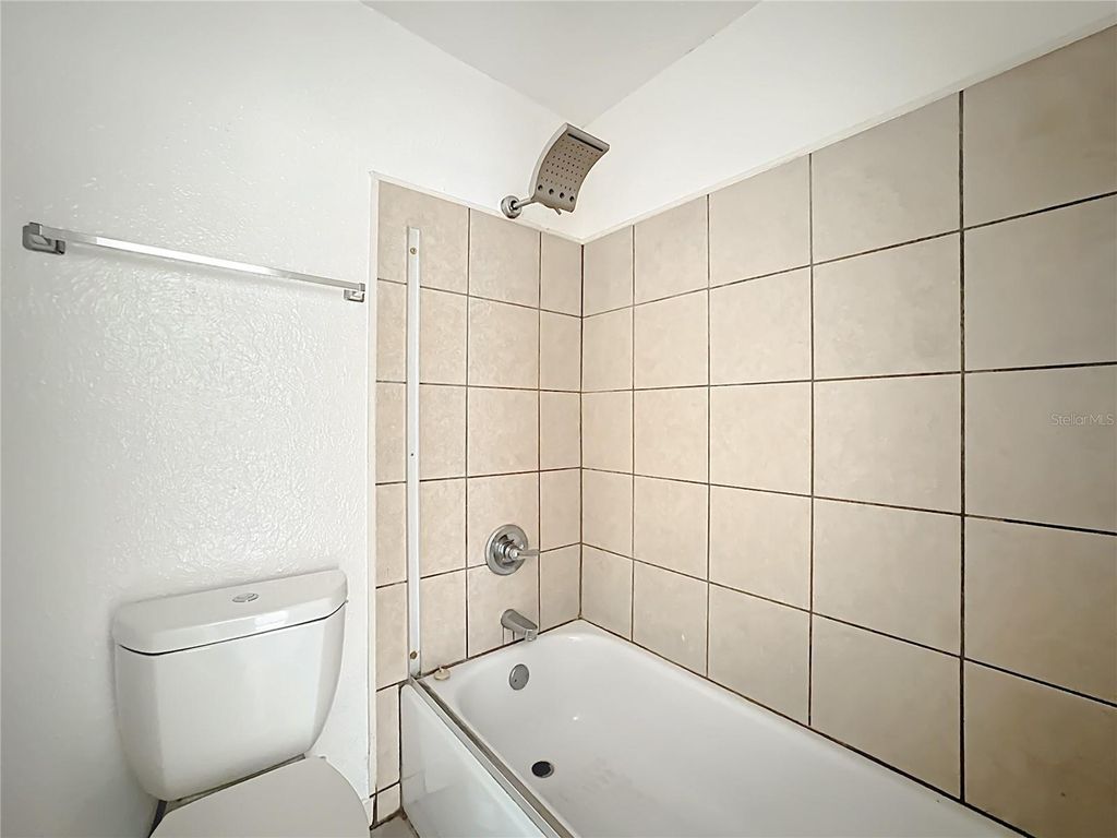 Image 27 of property listing at 3968 CRAYRICH CIRCLE C3, Orlando, FL 32839