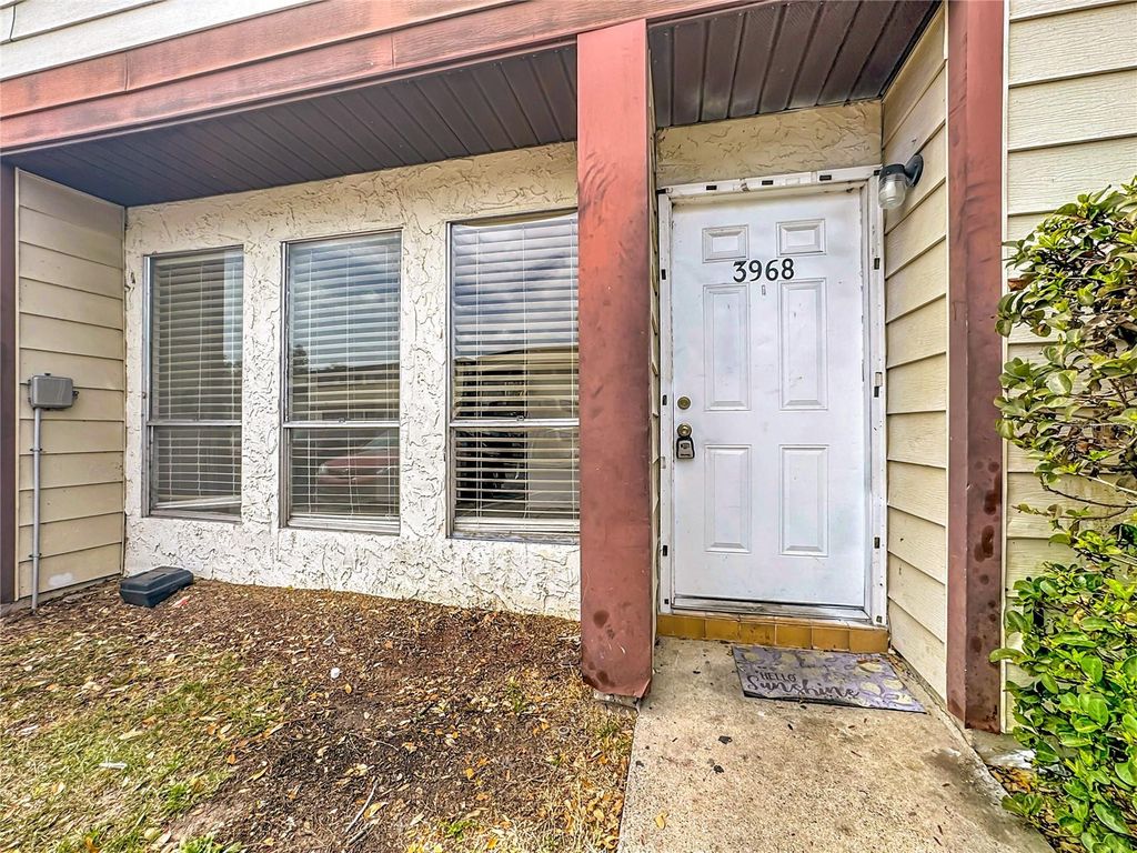 Image 4 of property listing at 3968 CRAYRICH CIRCLE C3, Orlando, FL 32839