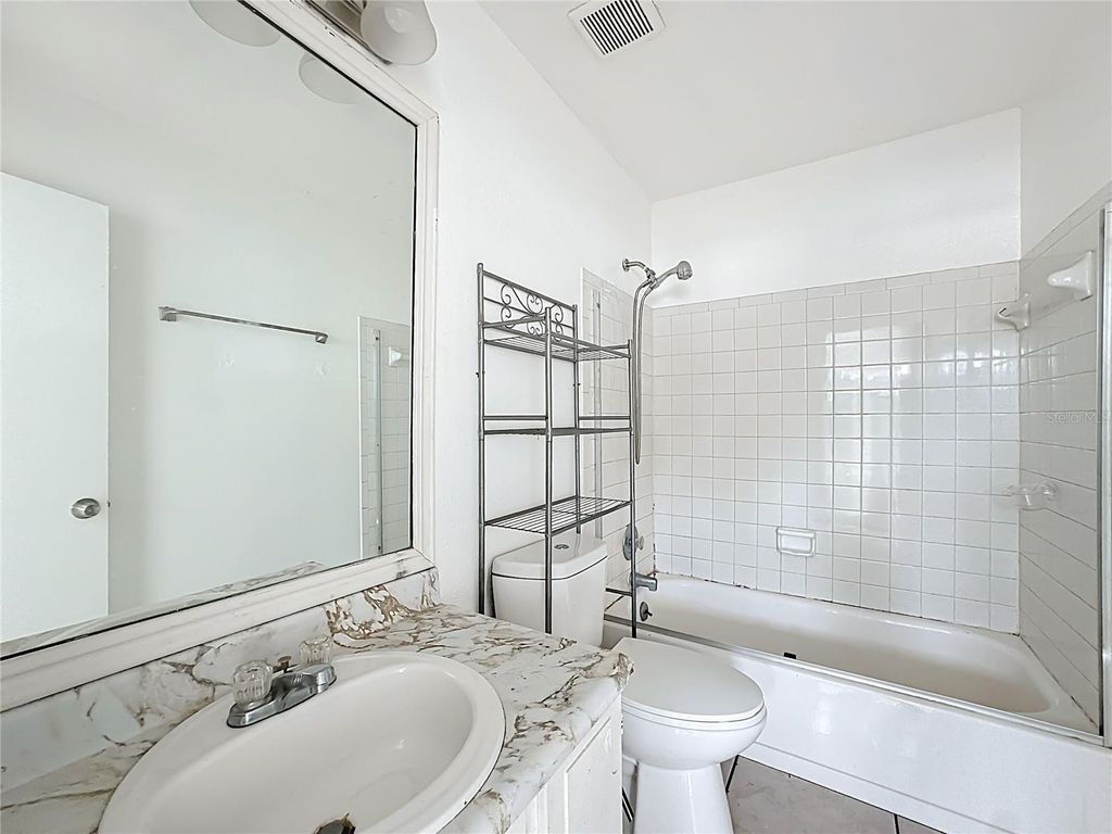 Image 32 of property listing at 3968 CRAYRICH CIRCLE C3, Orlando, FL 32839