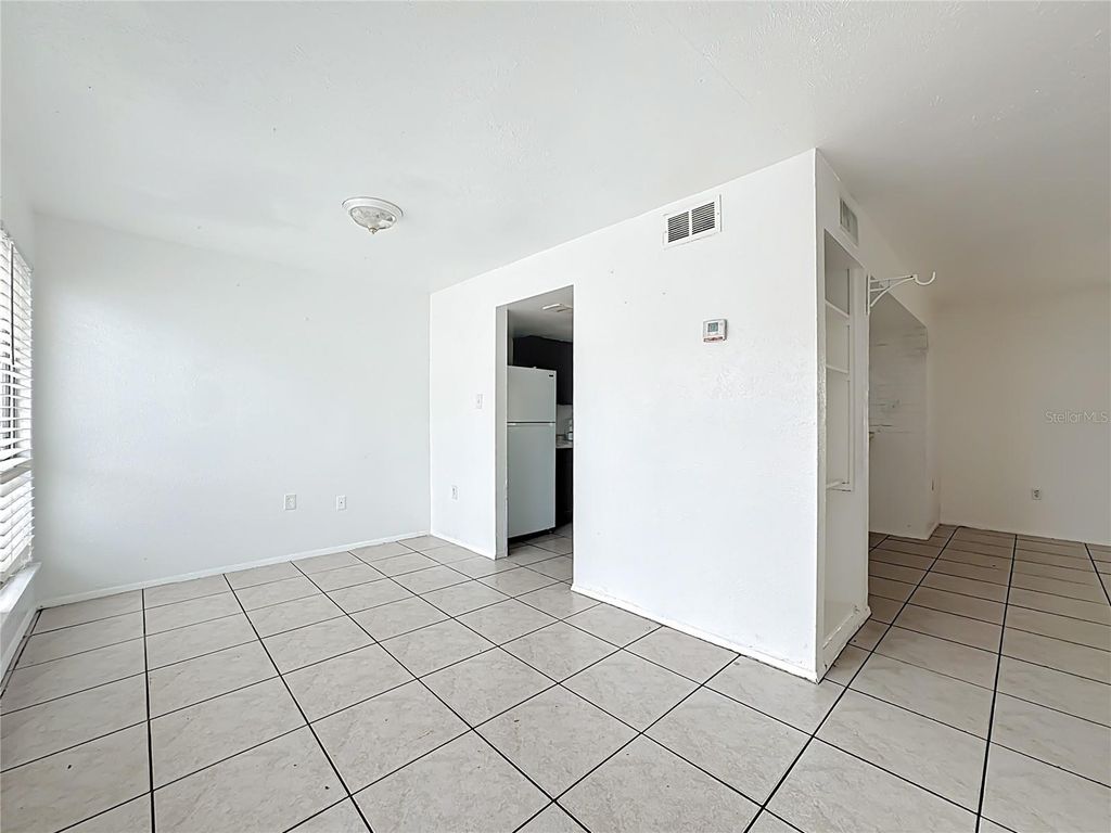 Image 8 of property listing at 3968 CRAYRICH CIRCLE C3, Orlando, FL 32839