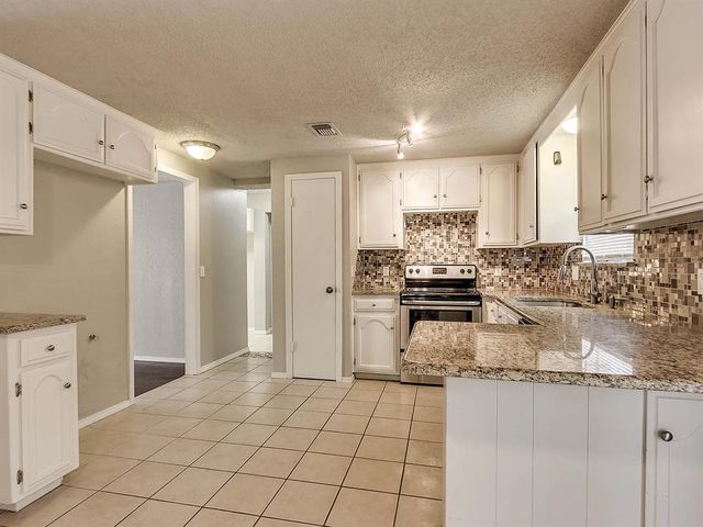 1300 San Fidel Lane, Edmond, OK 73003
