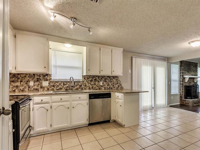 1300 San Fidel Lane, Edmond, OK 73003