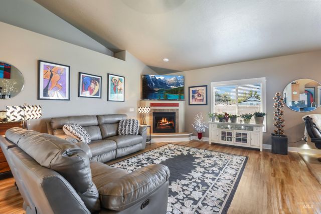 16 N Luke Loop, Nampa, ID 83651