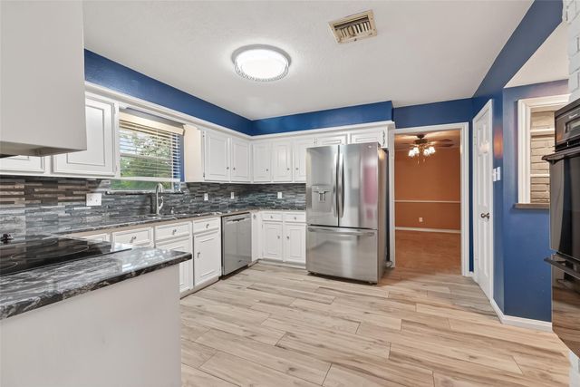 5711 Bermuda Dunes Dr, Houston, TX 77069