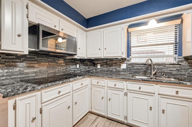 5711 Bermuda Dunes Dr, Houston, TX 77069