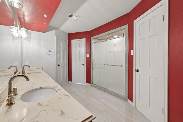 5711 Bermuda Dunes Dr, Houston, TX 77069