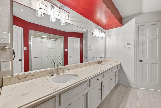 5711 Bermuda Dunes Dr, Houston, TX 77069