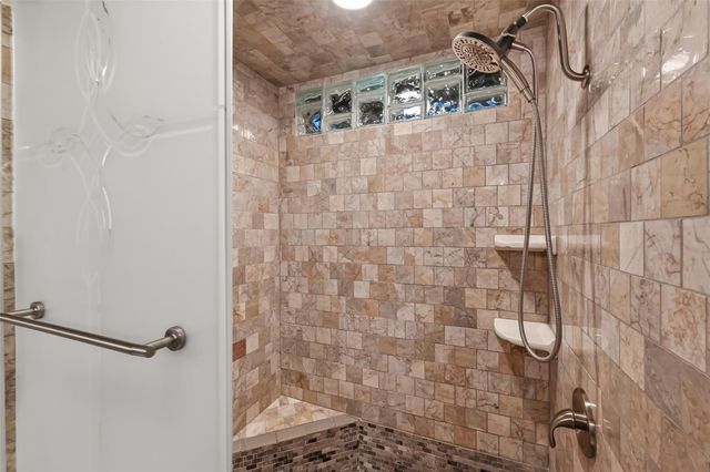 5711 Bermuda Dunes Dr, Houston, TX 77069