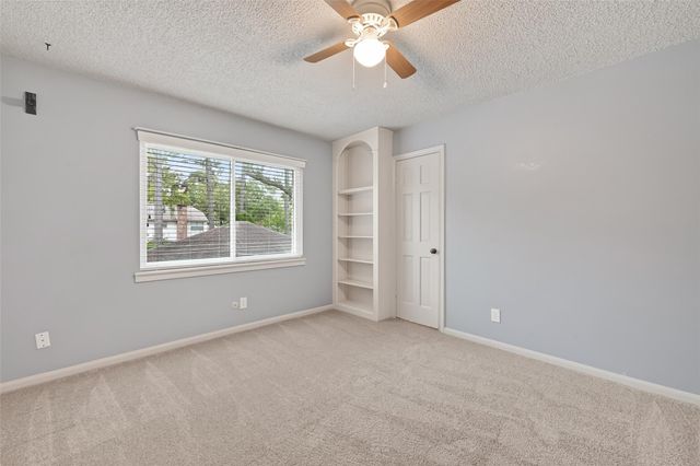 5711 Bermuda Dunes Dr, Houston, TX 77069