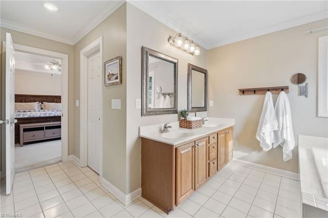 4855 Century Oaks Lane, Winston-salem, NC 27106