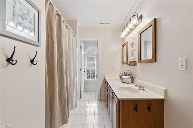 4855 Century Oaks Lane, Winston-salem, NC 27106