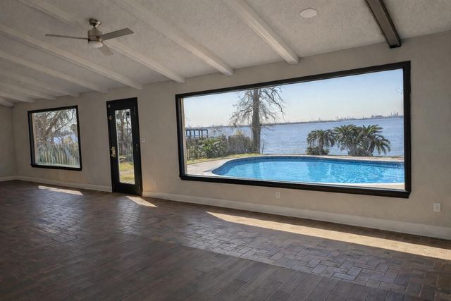 5315 Bayway Drive, Baytown, TX 77520
