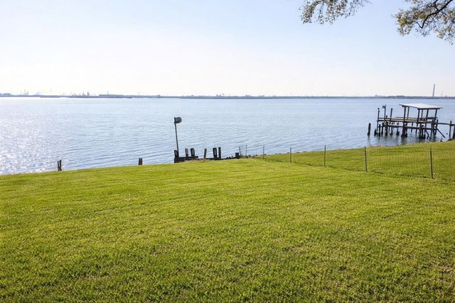5315 Bayway Drive, Baytown, TX 77520