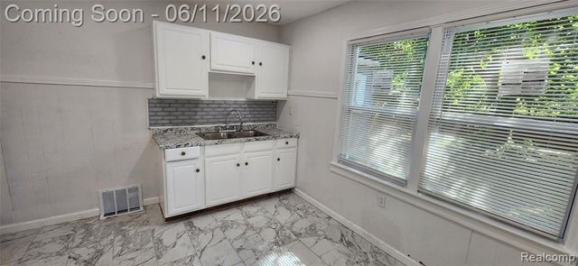 19734 S Lahser Road, Detroit, MI 48219