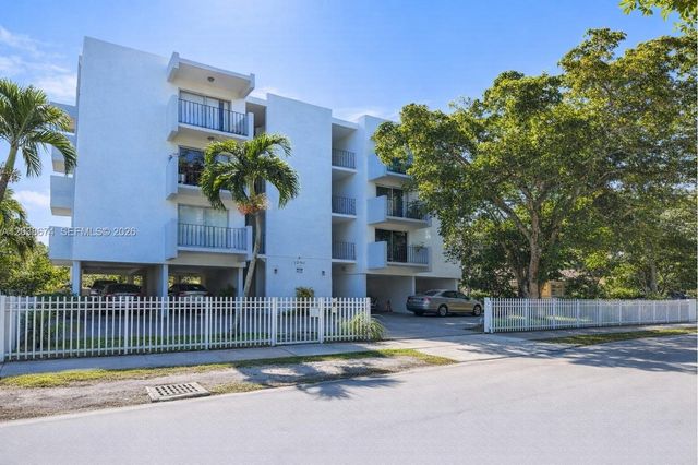 1090 NE 129th St 205, North Miami, FL 33161