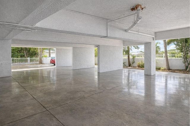 1090 NE 129th St 205, North Miami, FL 33161