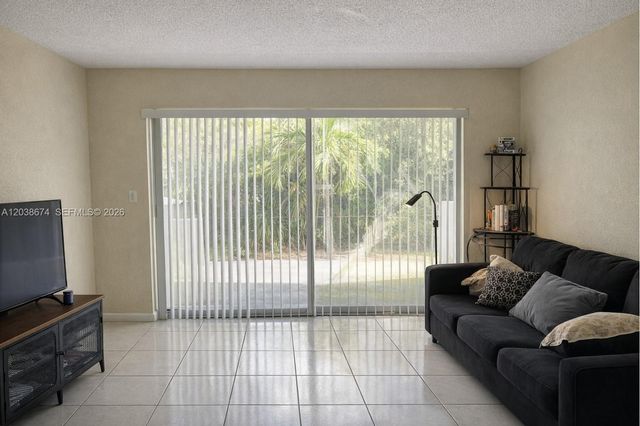 1090 NE 129th St 205, North Miami, FL 33161