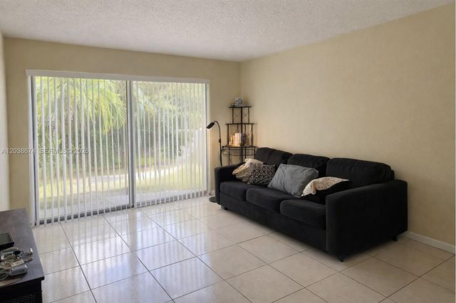 1090 NE 129th St 205, North Miami, FL 33161