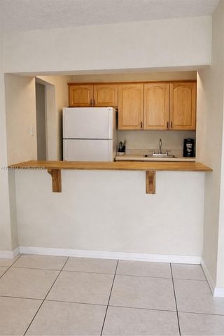 1090 NE 129th St 205, North Miami, FL 33161