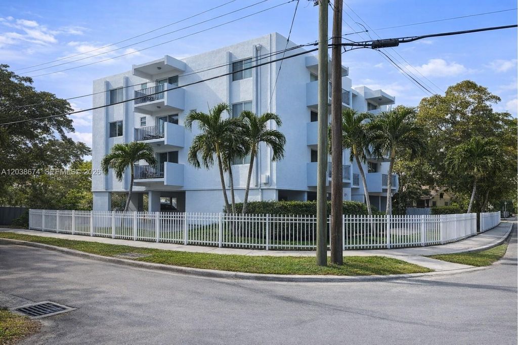 1090 NE 129th St 205, North Miami, FL 33161