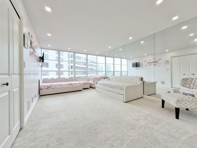 600 Three Islands Blvd 1112, Hallandale Beach, FL 33009