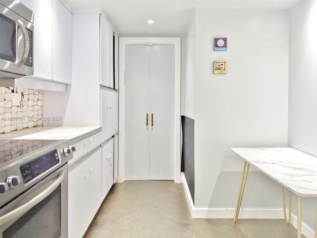 600 Three Islands Blvd 1112, Hallandale Beach, FL 33009