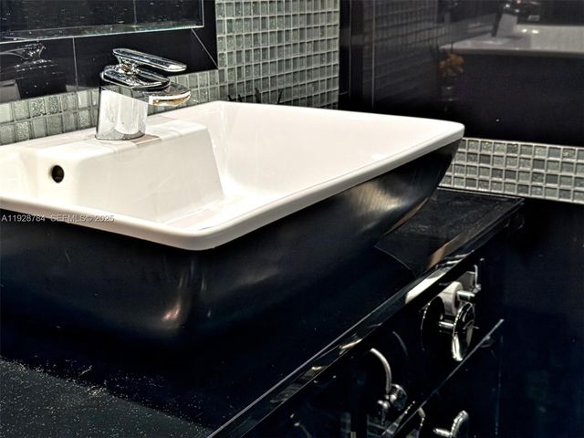 600 Three Islands Blvd 1112, Hallandale Beach, FL 33009