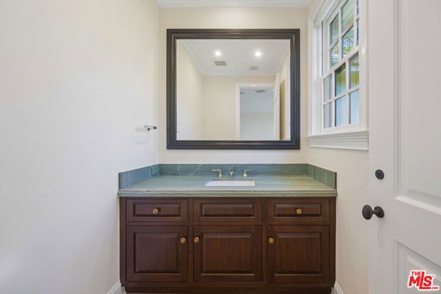 15201 Mc Kendree Avenue, Pacific Palisades (los Angeles), CA 90272