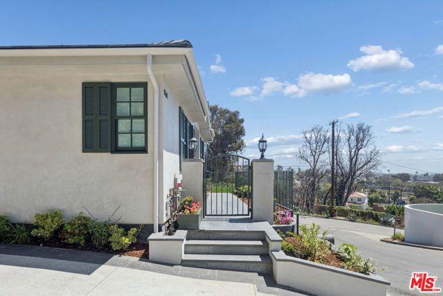 15201 Mc Kendree Avenue, Pacific Palisades (los Angeles), CA 90272