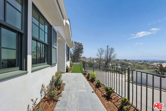 15201 Mc Kendree Avenue, Pacific Palisades (los Angeles), CA 90272