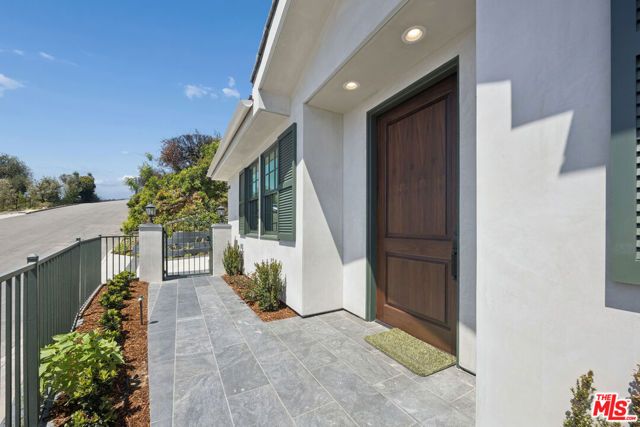 15201 Mc Kendree Avenue, Pacific Palisades (los Angeles), CA 90272