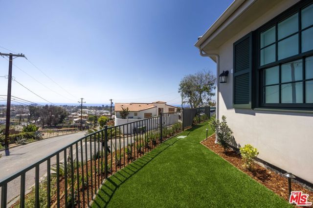 15201 Mc Kendree Avenue, Pacific Palisades (los Angeles), CA 90272