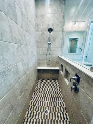 6 Gentle Branch Place, Tomball, TX 77375