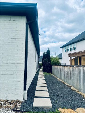 6 Gentle Branch Place, Tomball, TX 77375