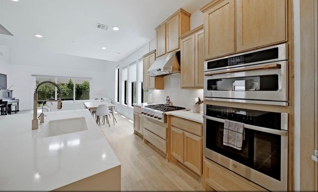 6 Gentle Branch Place, Tomball, TX 77375