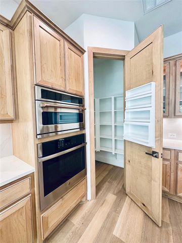 6 Gentle Branch Place, Tomball, TX 77375