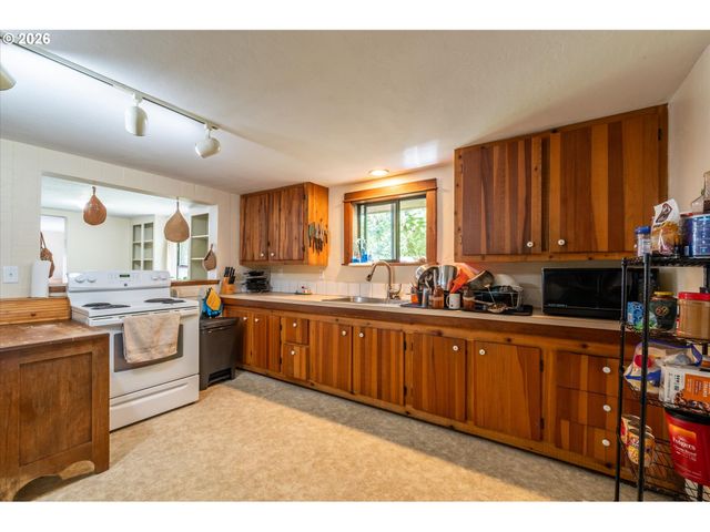 56054 Prosper Junction Rd, Bandon, OR 97411